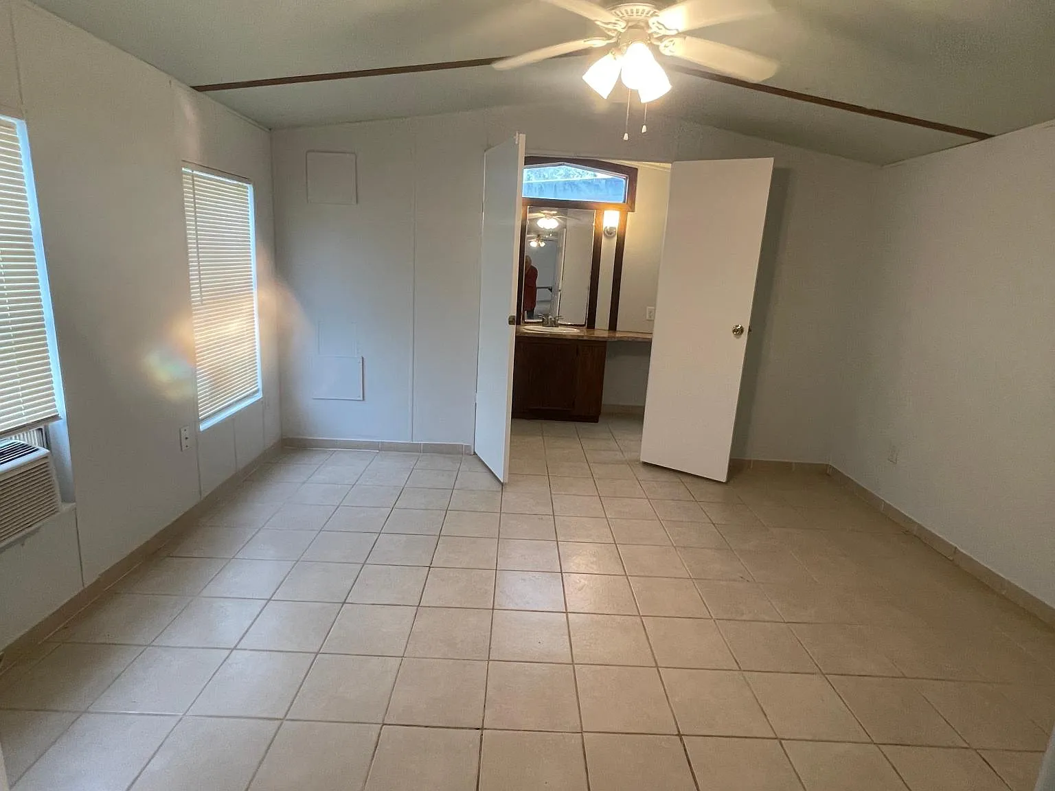 2 bed, 924 sqft, $1,300 — Photo 4
