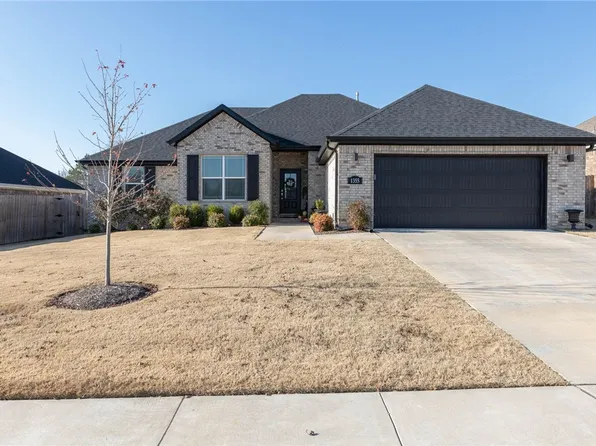 1355 N Pershing St, Fayetteville, AR 72704