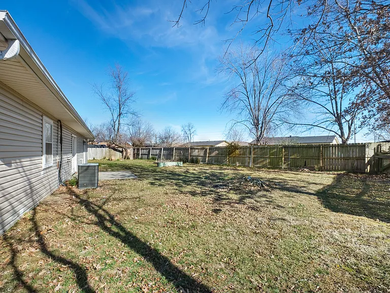 2306 Douglas St — Photo 24