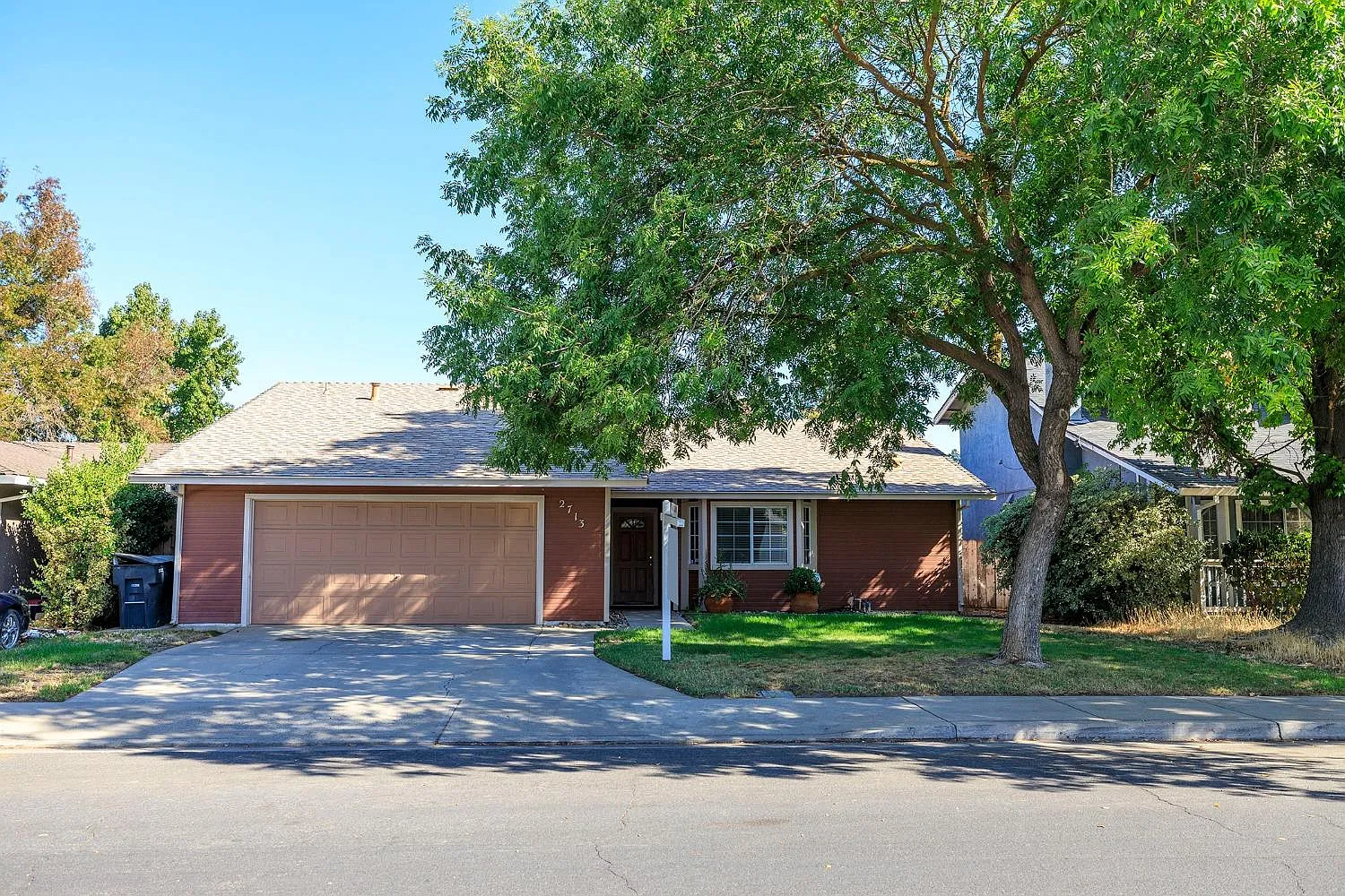 2713 Lahontan Dr photo 1