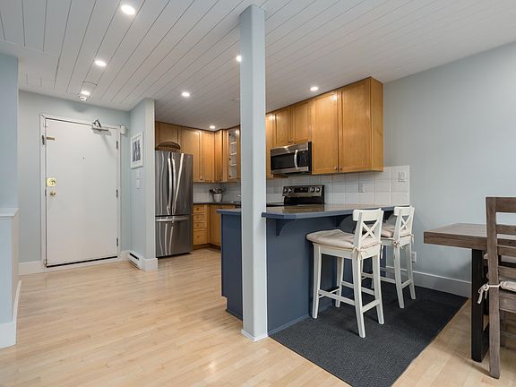 4th image of 1477 Fountain Way #104
