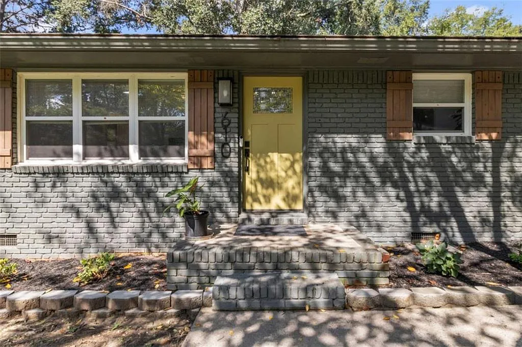 3 bed, 2.0 bath, 1150 sqft, $2,700 — Photo 1