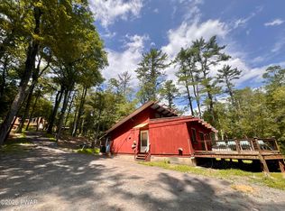 307 Fawn Lake Dr, Hawley, PA 18428