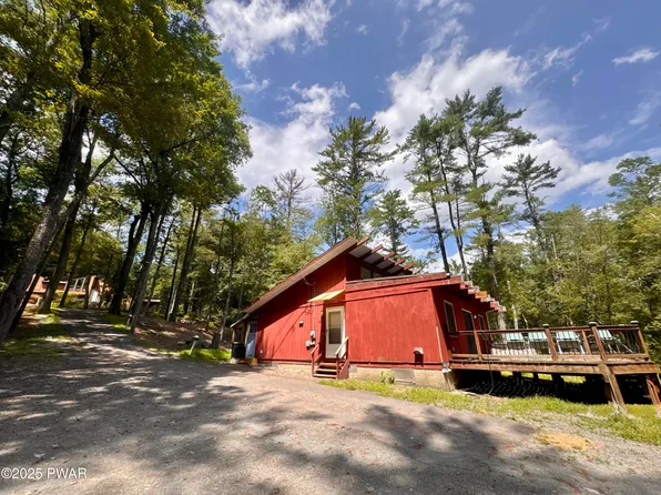 307 Fawn Lake Dr, Hawley, PA 18428