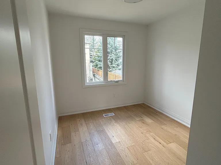 12 Franklin Ave #D — Photo 8
