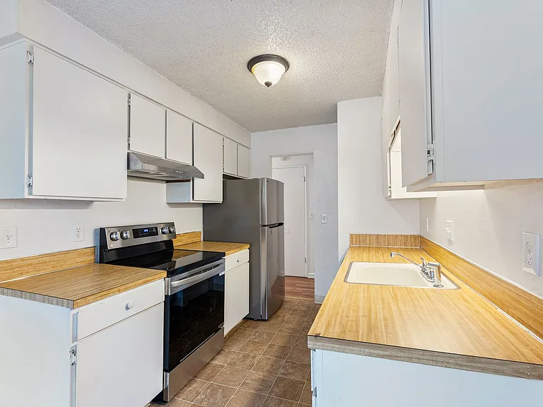 Sandy Terrace Apartments — Photo 3