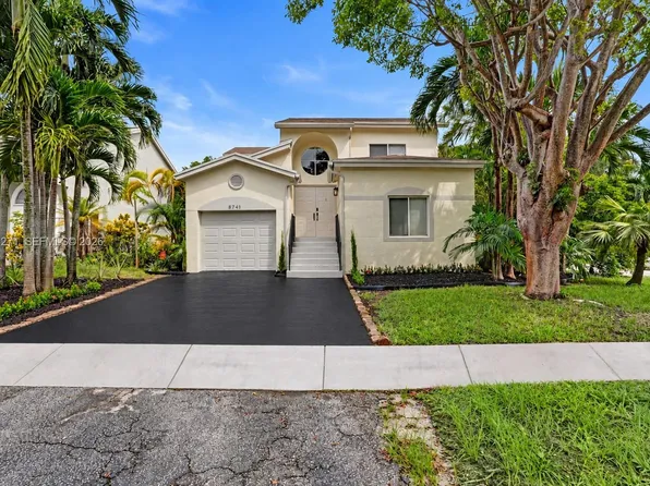 8741 SW 10th St, Hollywood, FL 33025