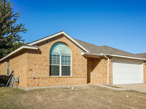 3rd image of 939 Plumeria Dr