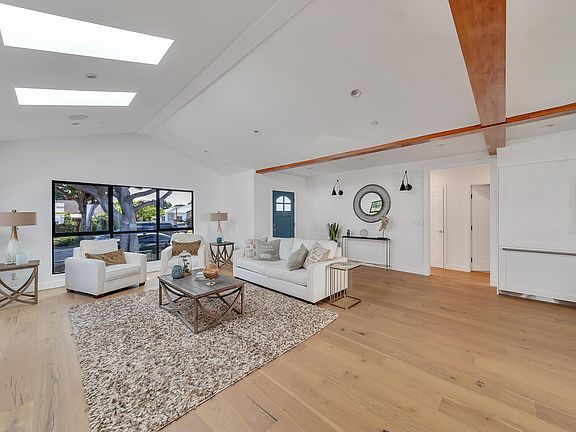 3rd image of 2415 Cloverfield Blvd #A