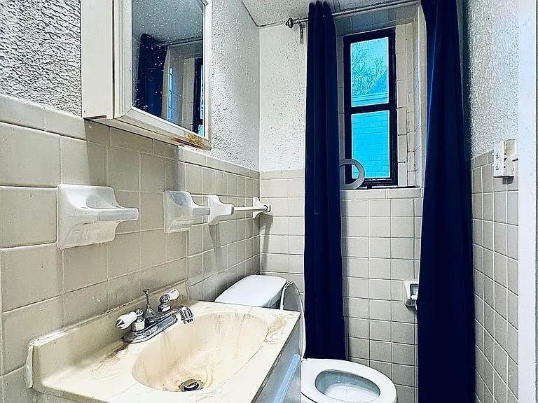 1447 Oxford Rd NE — Photo 5