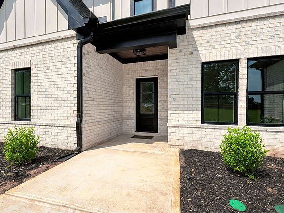 2nd image of 150 Blissful Ln