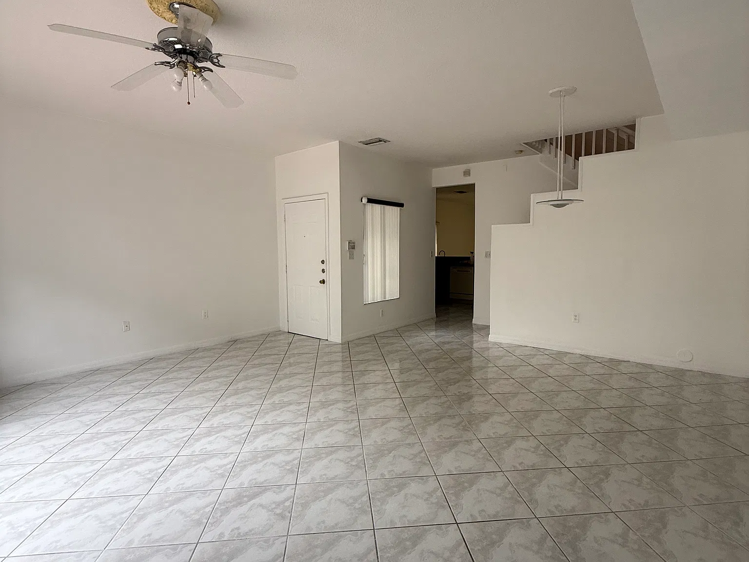 3 bed, 2350 sqft, $2,900 — Photo 3