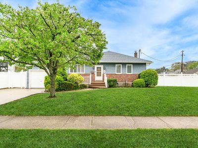 4 Edmore Lane S, West Islip, NY, 11795