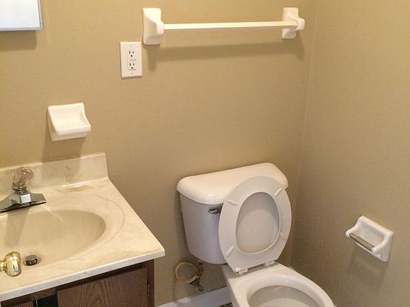 2nd image of 1669 Foxhaven Dr APT 57
