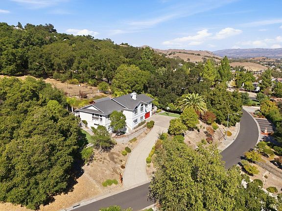 4th image of 1885 Hollyhock Ln