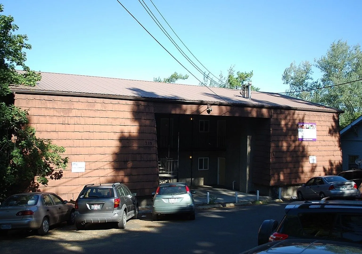 735 NE Maple Street — Photo 2