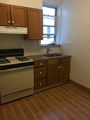 Rented by Metroline Realty | media 9