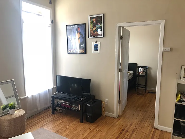 321 Bates Ave — Photo 3