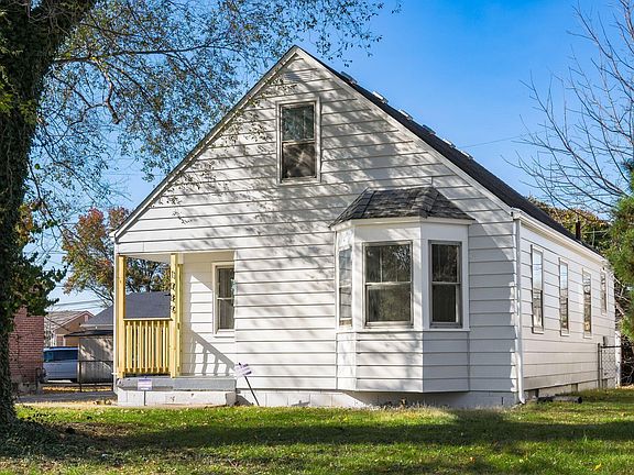 5th image of 1089 Meadowdale Ave