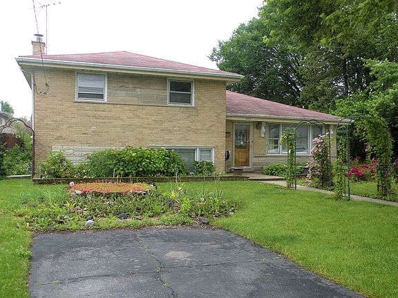 3rd image of 10109 Belden Ave