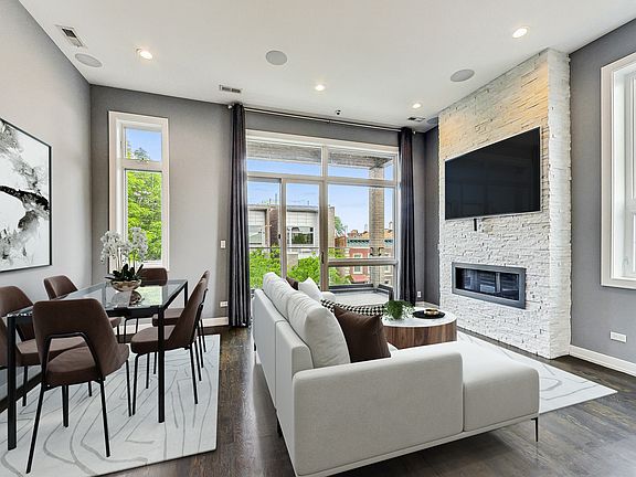 2nd image of 1537 W Walton St #3