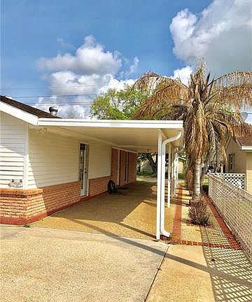 3rd image of 2405 Riverbend Dr