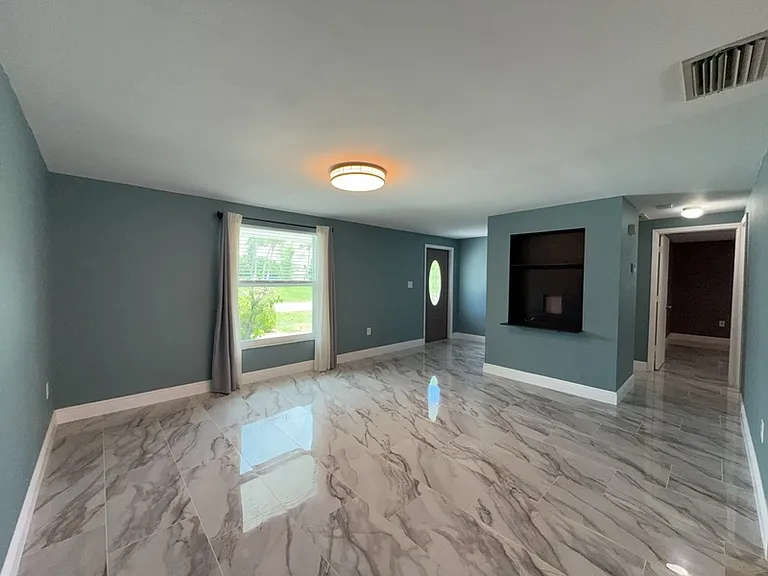 2055 Hyatt Dr — Photo 10