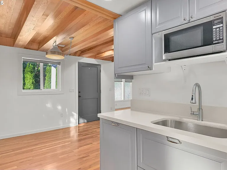 4824 SW Shattuck Rd — Photo 8