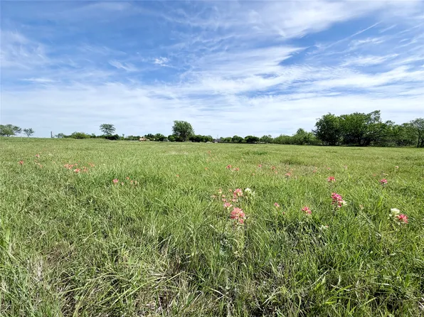 4 Lakewood Dr, Whitney, TX 76692
