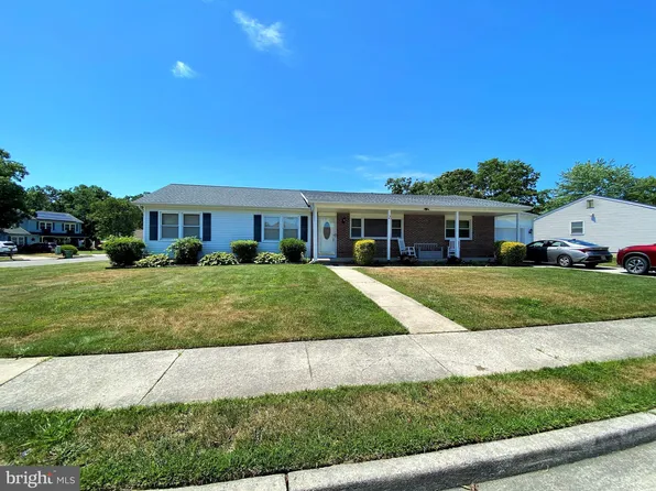 2 Surrey Dr, Egg Harbor Township, NJ 08234