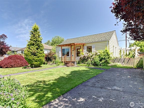 4th image of 1327 Maple Street