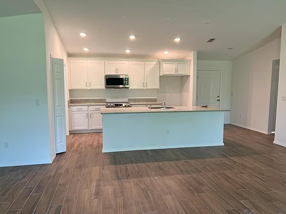 3rd image of 2290 San Filippo Dr SE
