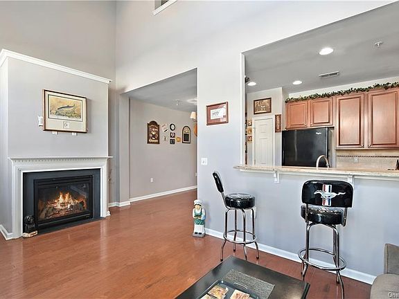 4th image of 905 Balsam Dr