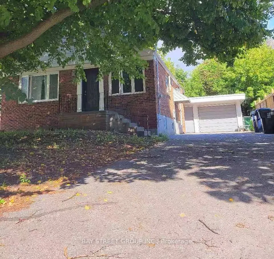 4 bed, $2,950 — Photo 1