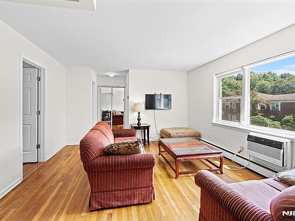4th image of 6 Rustic Cir APT C