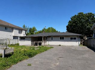 14086 72nd Ave, Surrey, BC V3W 2P8