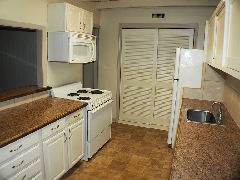 3135 E Glen Oaks Dr — Photo 5