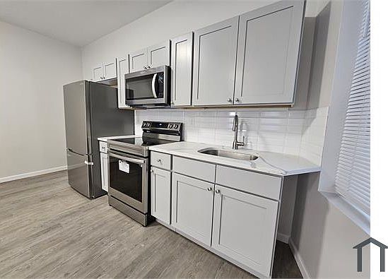 3rd image of 413 N 59th St