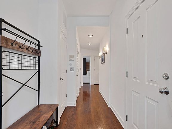 2nd image of 4625 N Malden St APT 3N