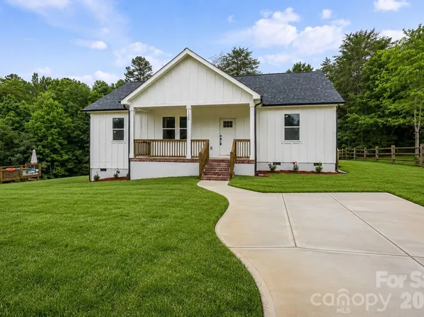 120 Whistling Pines Dr, Statesville, NC 28677