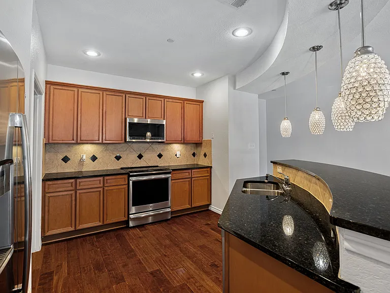 950 Henderson St #1104 — Photo 6