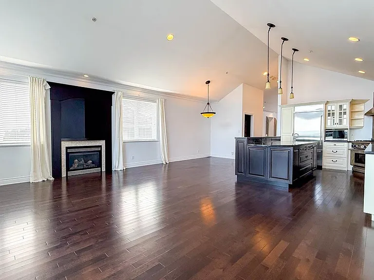 2307 Marine Dr — Photo 13