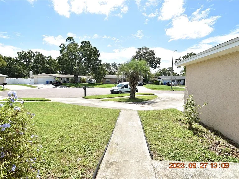 604 Southwood Cv — Photo 8
