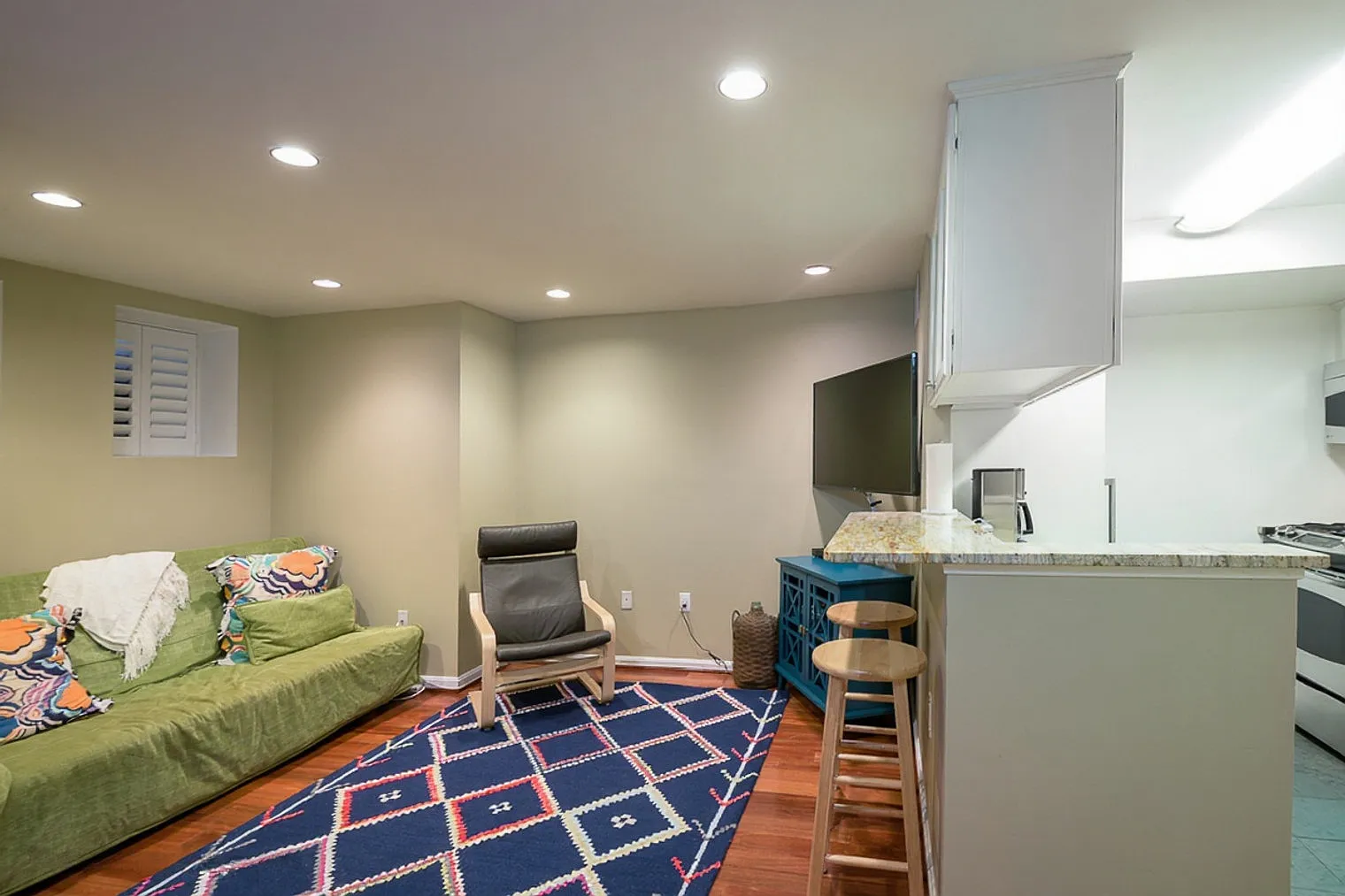 1 bed, 1.0 bath, 8072 sqft, $2,954 — Photo 3