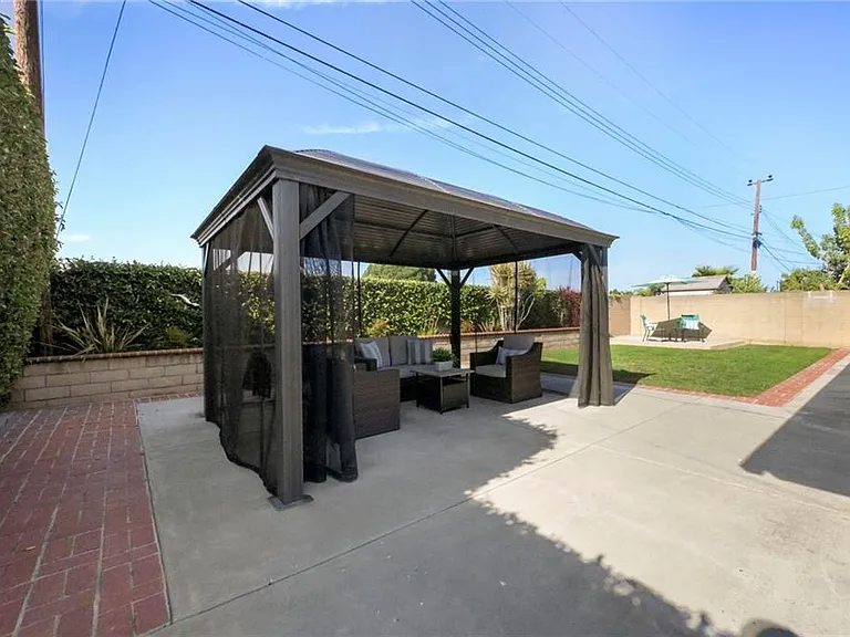 6091 Kimberly Dr — Photo 20