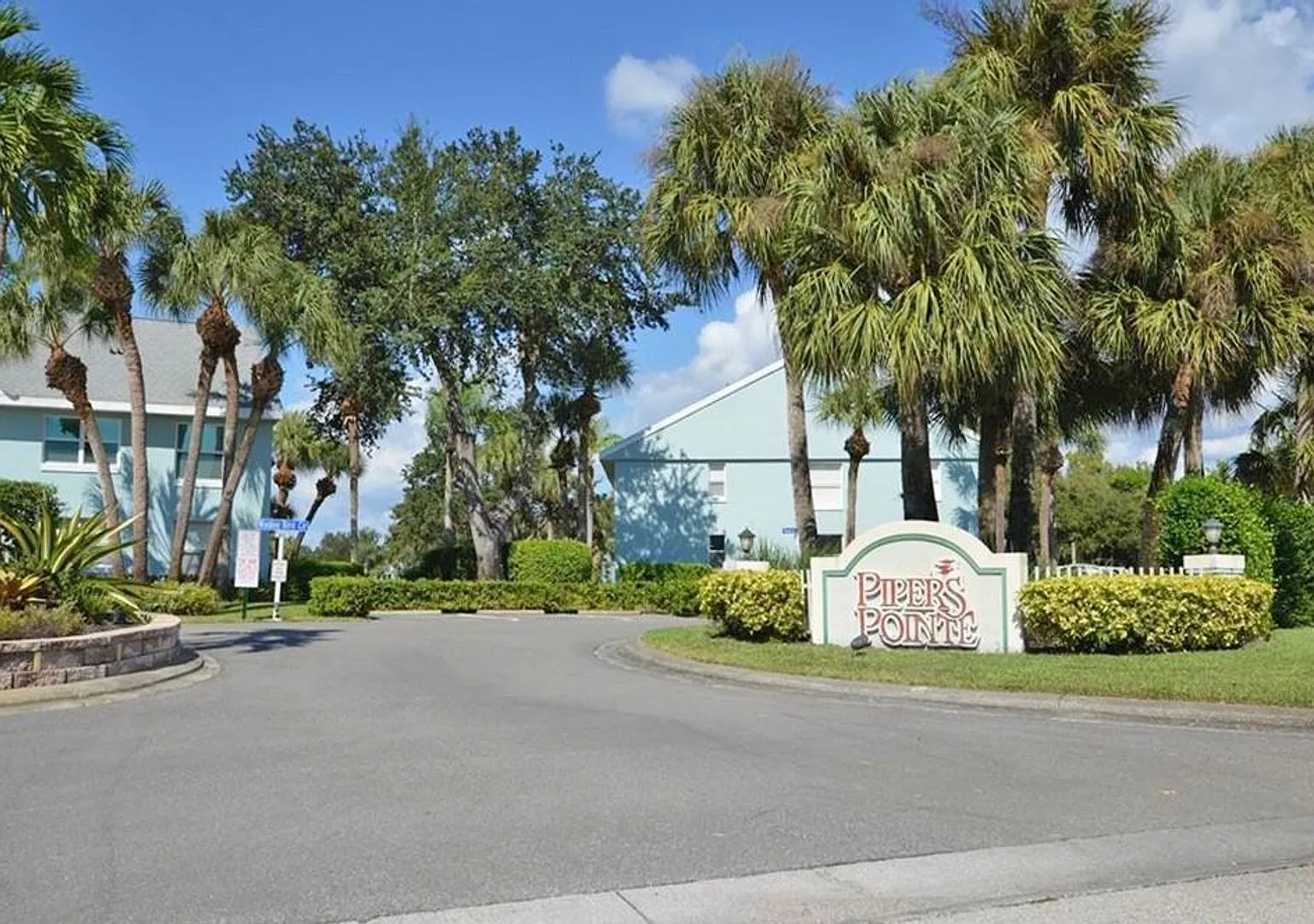 Two Free Weeks For Annual! This Cute 2/2 First Floor Condo In Piper's Pointe Naples Annual Or Sea... — Photo 3