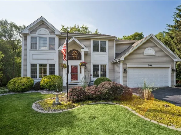 504 Carriage Hill Rd, Island Lake, IL 60042