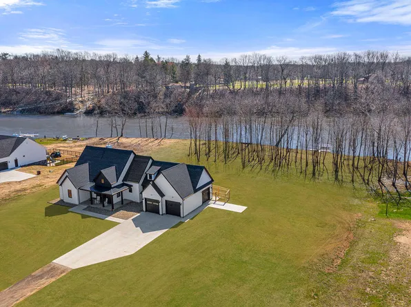 14275 Deer Path, Buchanan, MI 49107