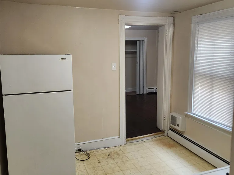 643 1st St #2 — Photo 3