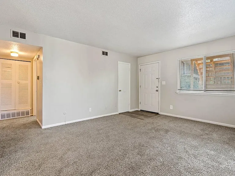 Stoneside Apartments — Photo 45